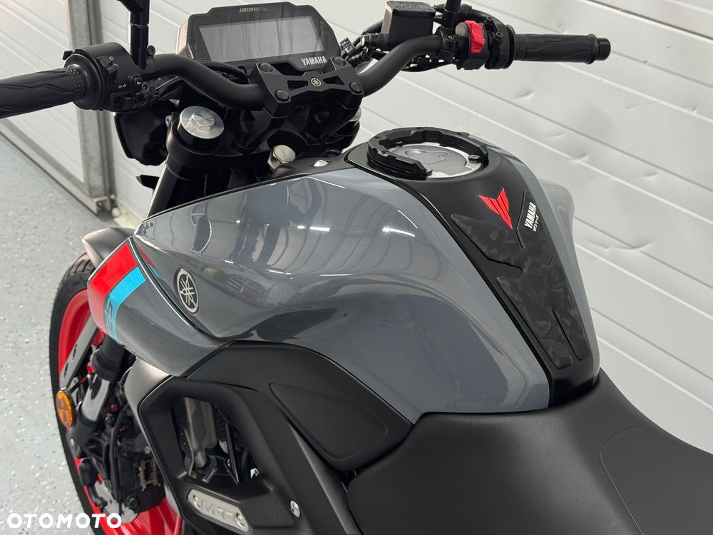 Yamaha MT - 27
