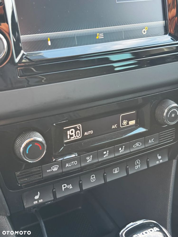 Skoda RAPID Spb 1.4 TSI Style DSG - 18