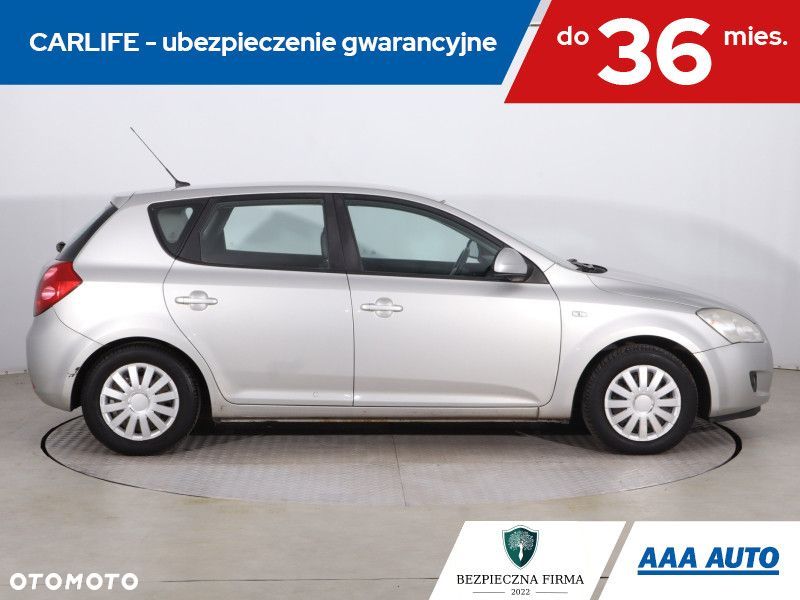 Kia Ceed - 8