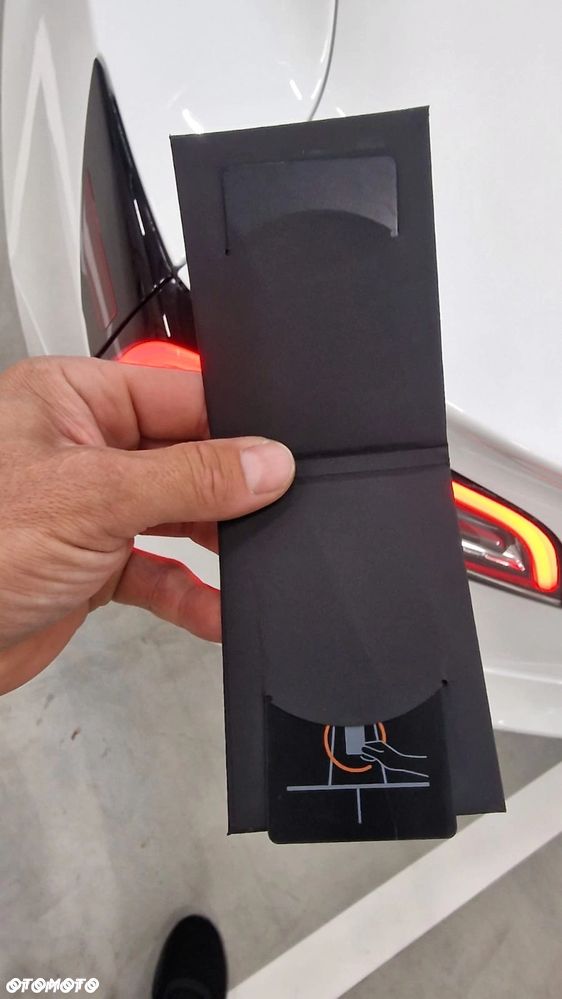 Tesla Model 3 - 9