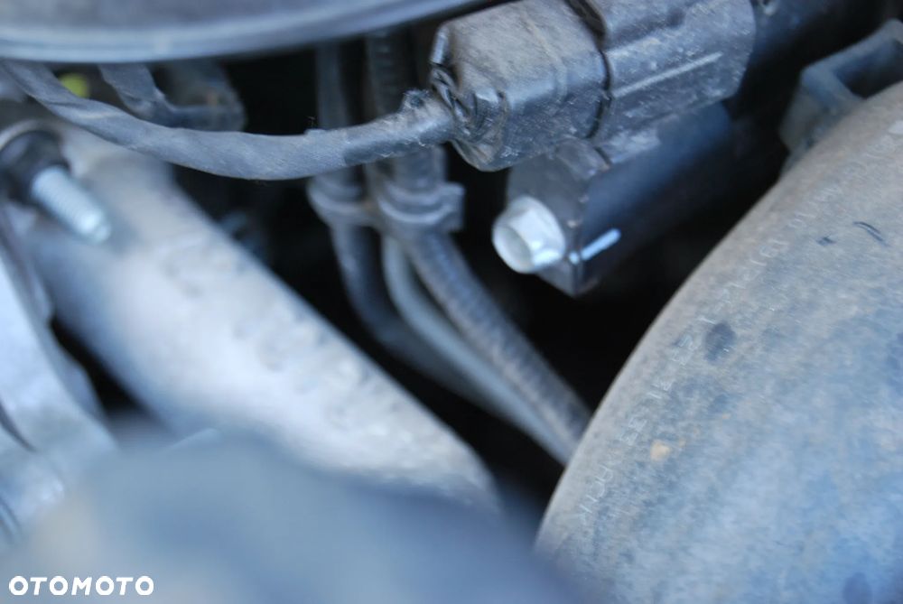 Hyundai GRAND STAREX - 22