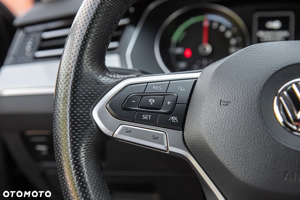 Volkswagen Passat ver-1-4-tsi-plug--in-hybrid-gte-dsg - 19