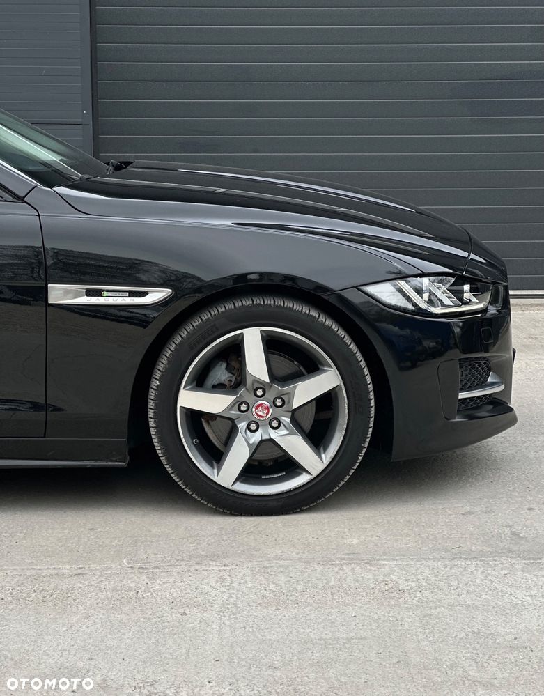 Jaguar XE 20d R-Sport - 29