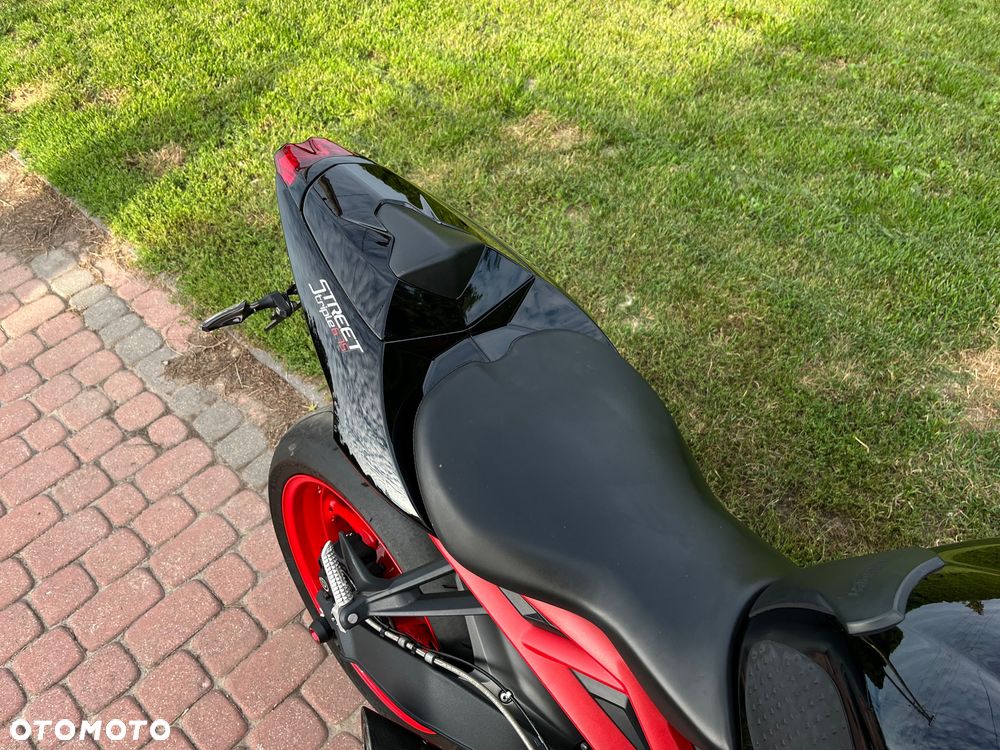 Triumph Street Triple - 15