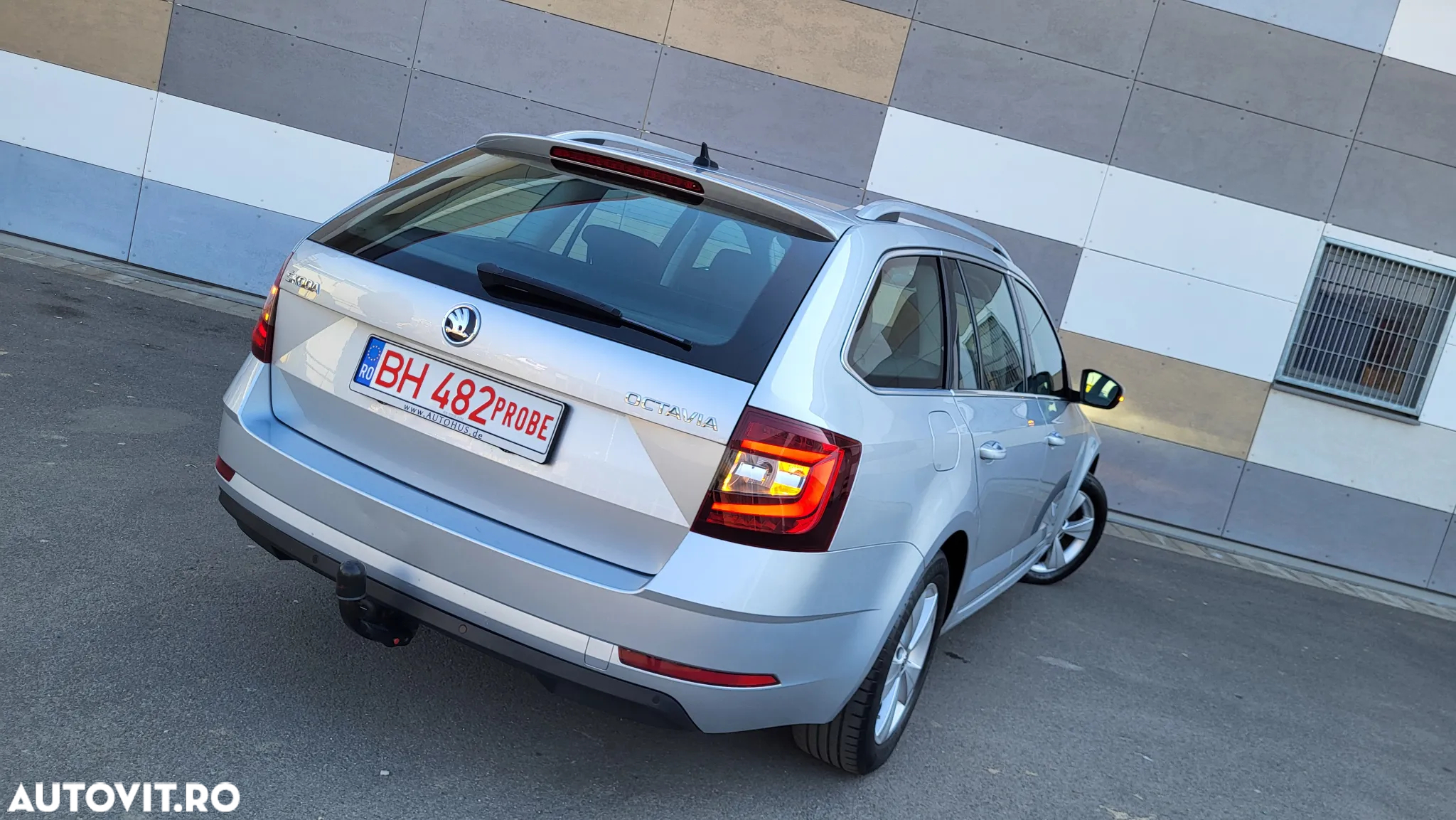 Skoda Octavia Combi 2.0 TDI (Green tec) DSG Style - 4