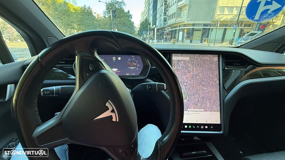 Tesla Model X - 26