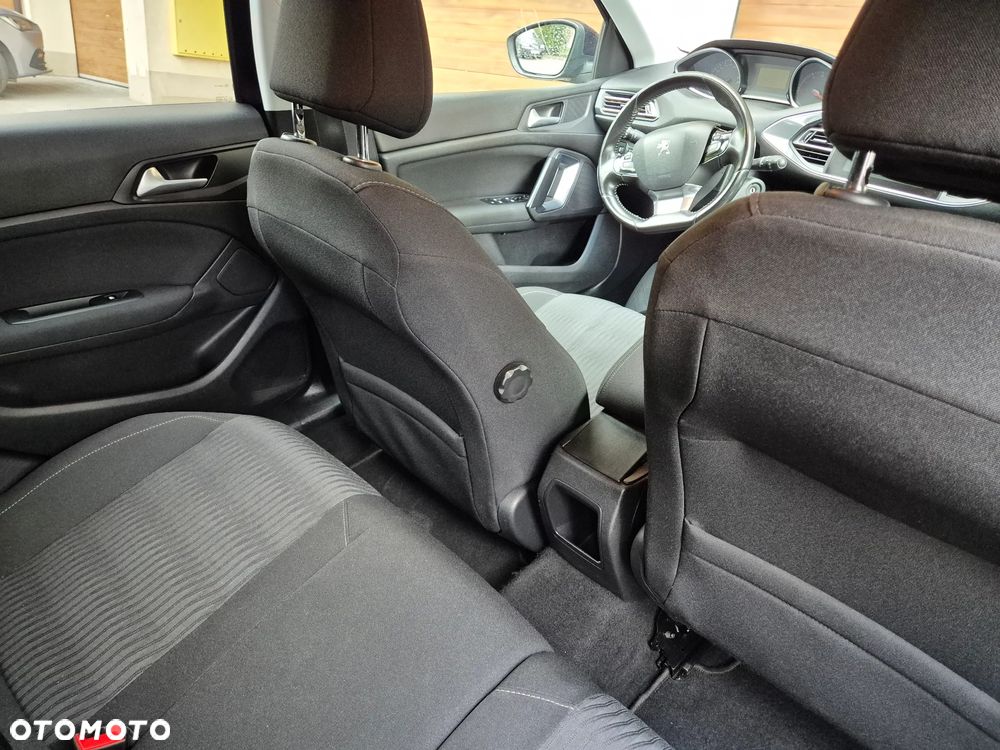 Peugeot 308 1.6 BlueHDi Allure S&S - 23