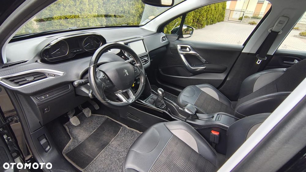 Peugeot 2008 1.6 BlueHDi Allure S&S - 25