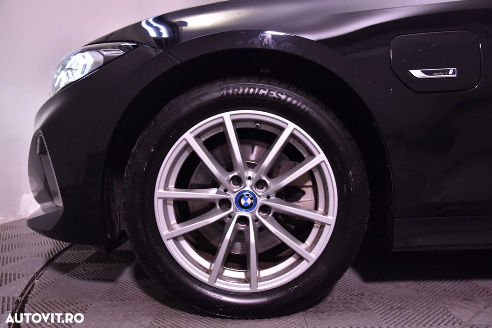 BMW Seria 3 320e xDrive Aut. - 14
