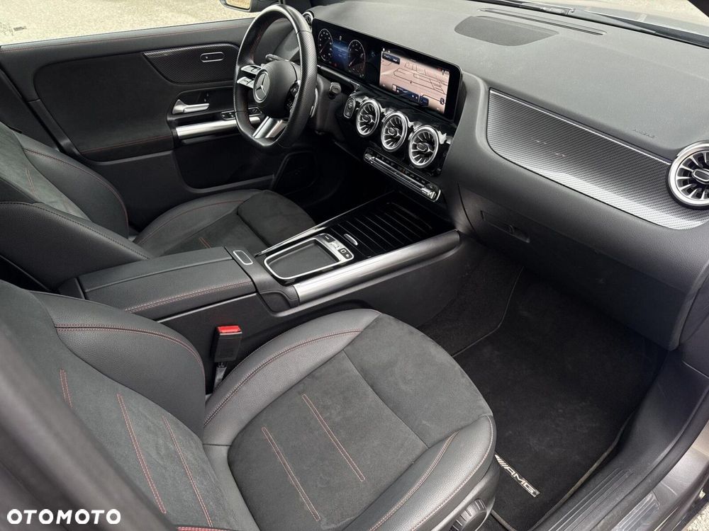 Mercedes-Benz GLA - 24