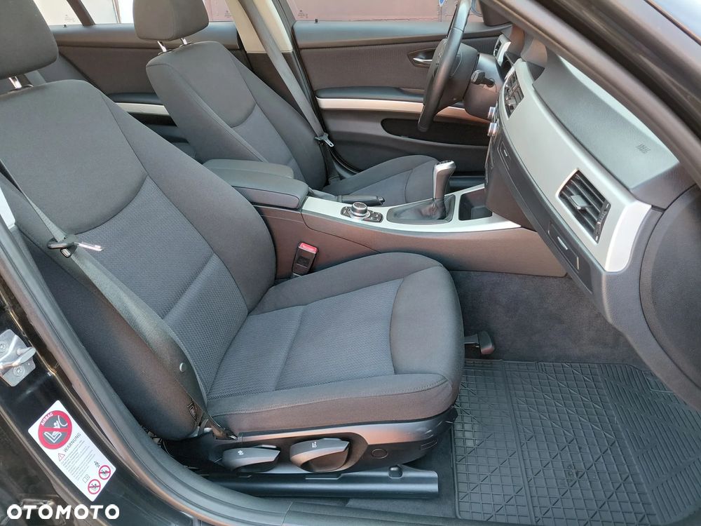 BMW Seria 3 320d DPF Edition Sport - 13