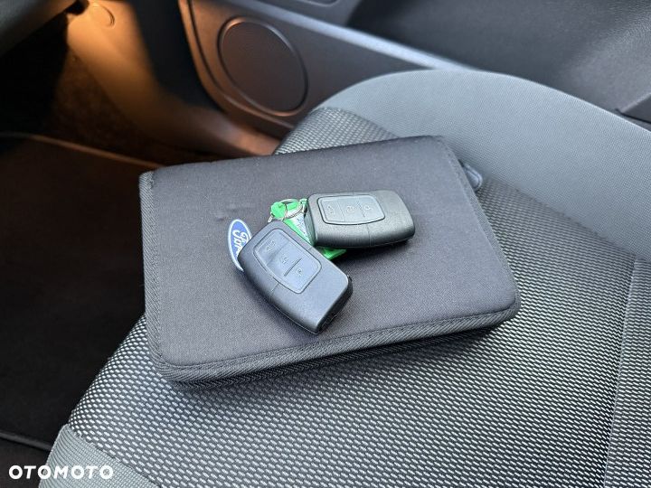 Ford Kuga 2.0 TDCi 2x4 Titanium - 40