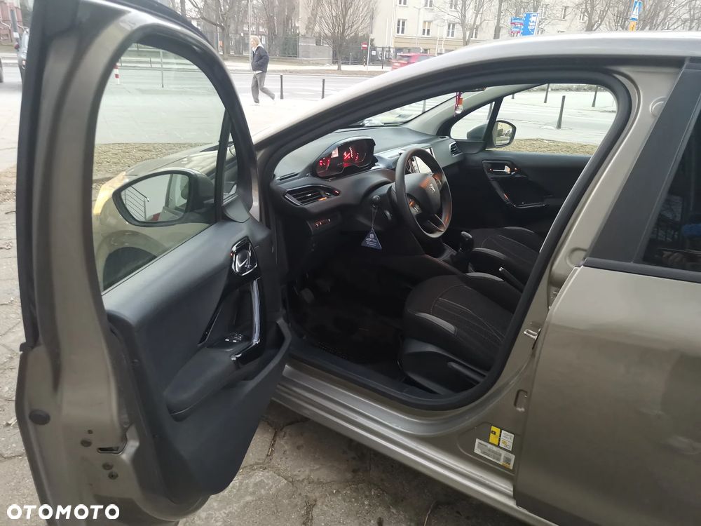 Peugeot 208 - 21