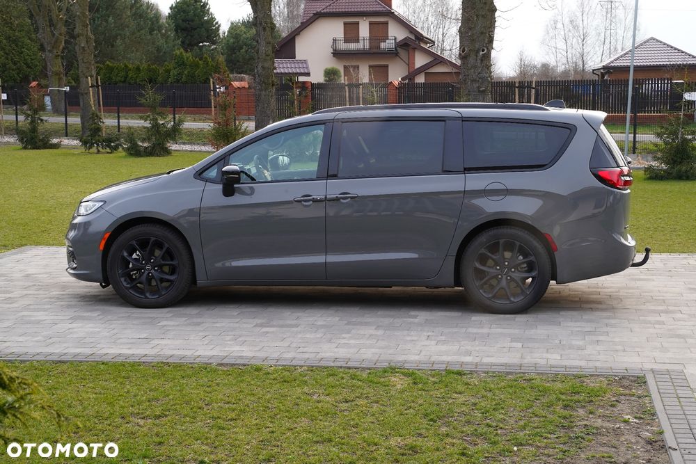 Chrysler Pacifica - 12