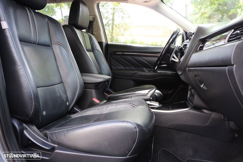 Mitsubishi Outlander 2.0 MIVEC Instyle Navi+ - 20