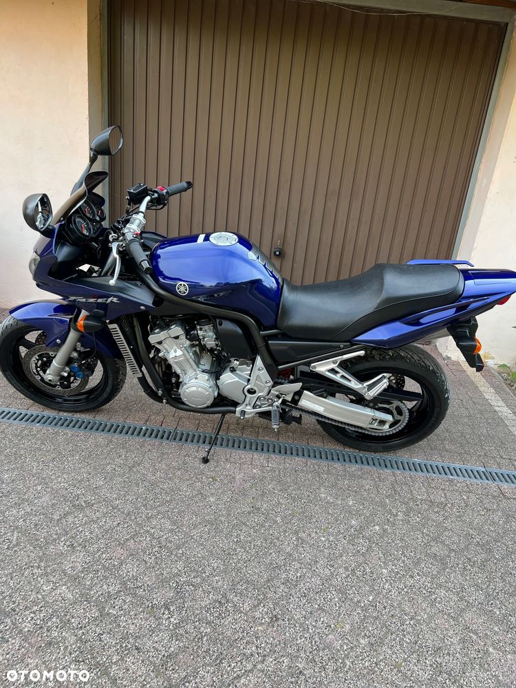 Yamaha FZS - 6