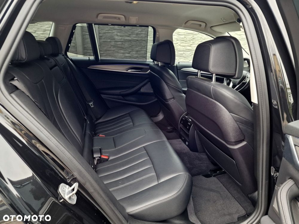 BMW Seria 5 530d Sport Line - 28