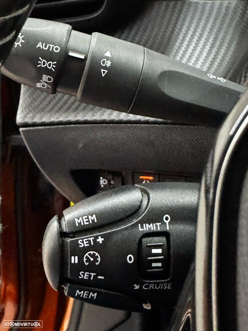 Peugeot 2008 PureTech 100 Stop&Start Allure Pack - 17