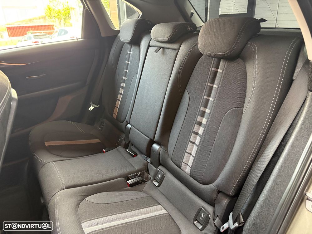 BMW 218 Active Tourer d Line Sport - 35