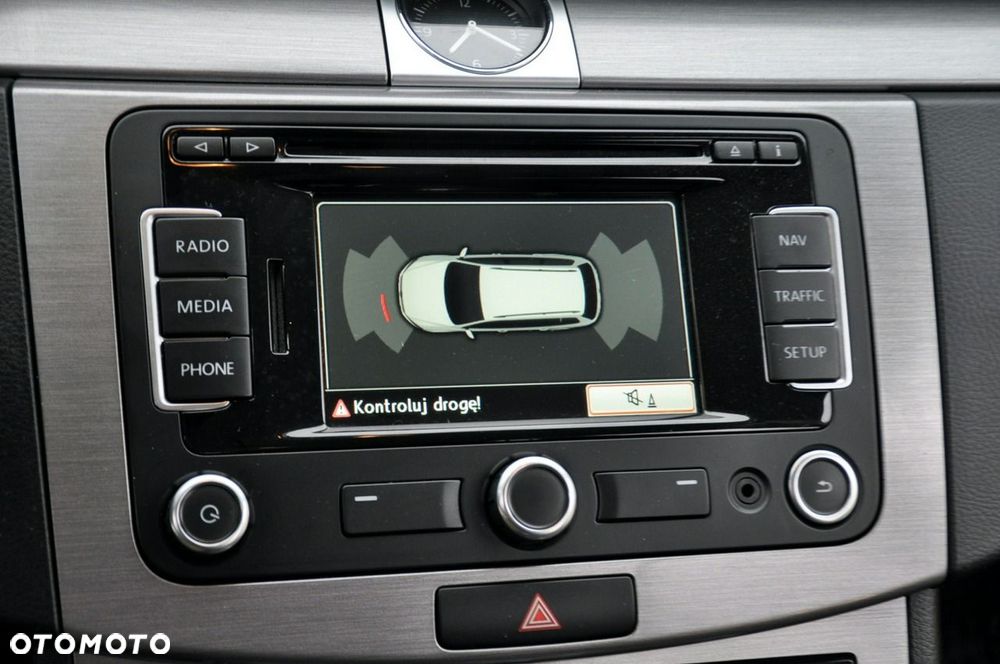 Volkswagen Passat - 32