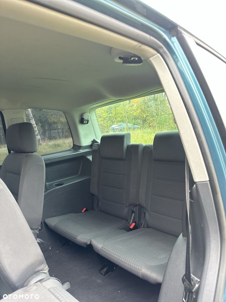 Volkswagen Touran - 8
