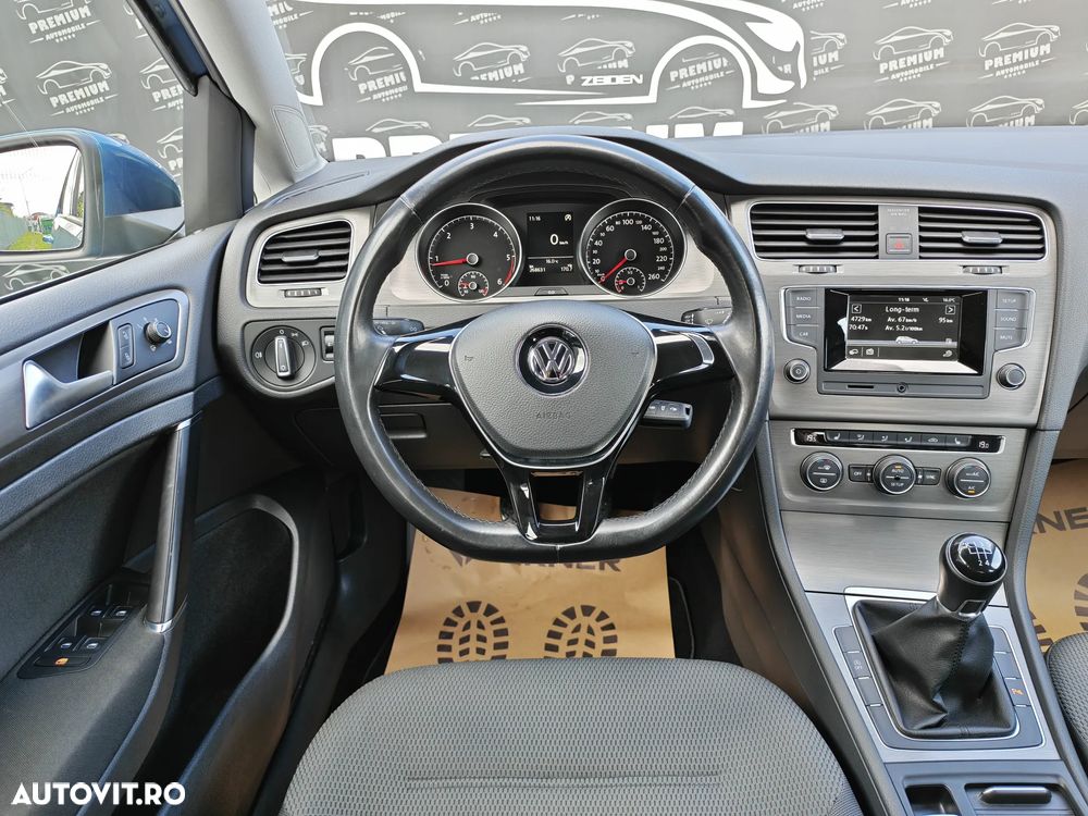 Volkswagen Golf - 24