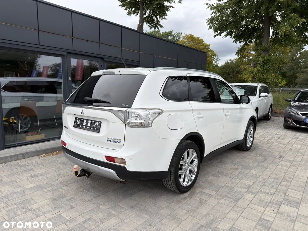 Mitsubishi Outlander Instyle NAVI + - 6
