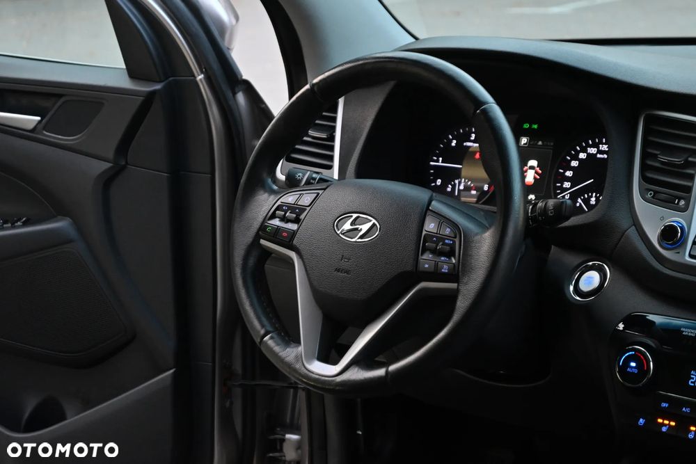 Hyundai Tucson 2.0 CRDI 4WD Automatik Premium - 32