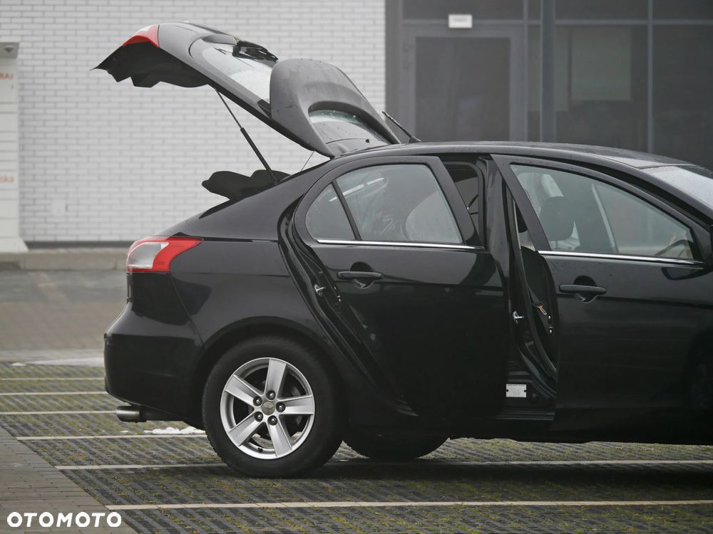 Mitsubishi Lancer - 7