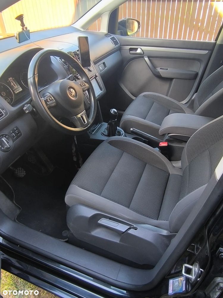 Volkswagen Touran - 4