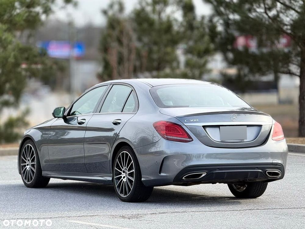 Mercedes-Benz Klasa C 300 4Matic 9G-TRONIC AMG Line - 11