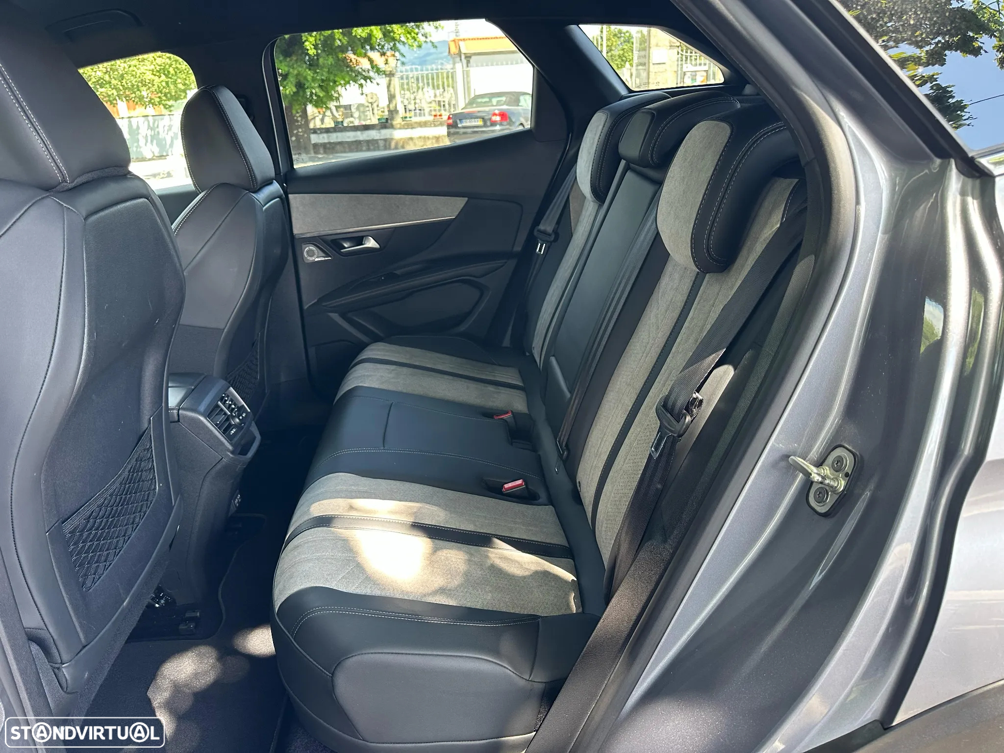 Peugeot 3008 1.6 Hybrid GT Pack e-EAT8 - 30