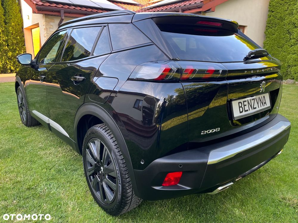 Peugeot 2008 PureTech 130 EAT8 GT - 4