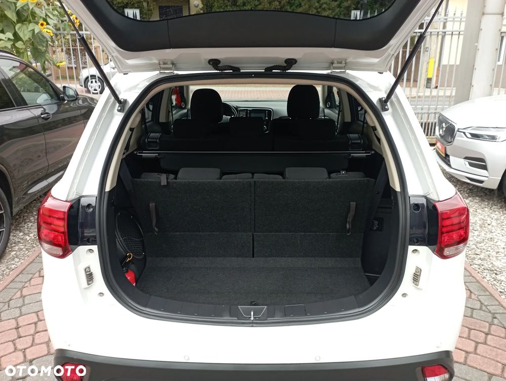 Mitsubishi Outlander 2.0 Instyle + 4WD CVT - 25
