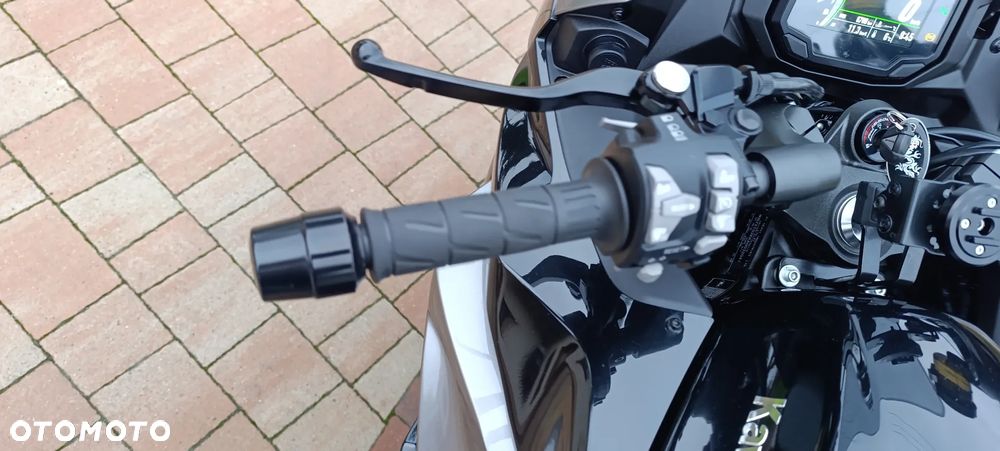 Kawasaki Ninja 1000 SX - 13