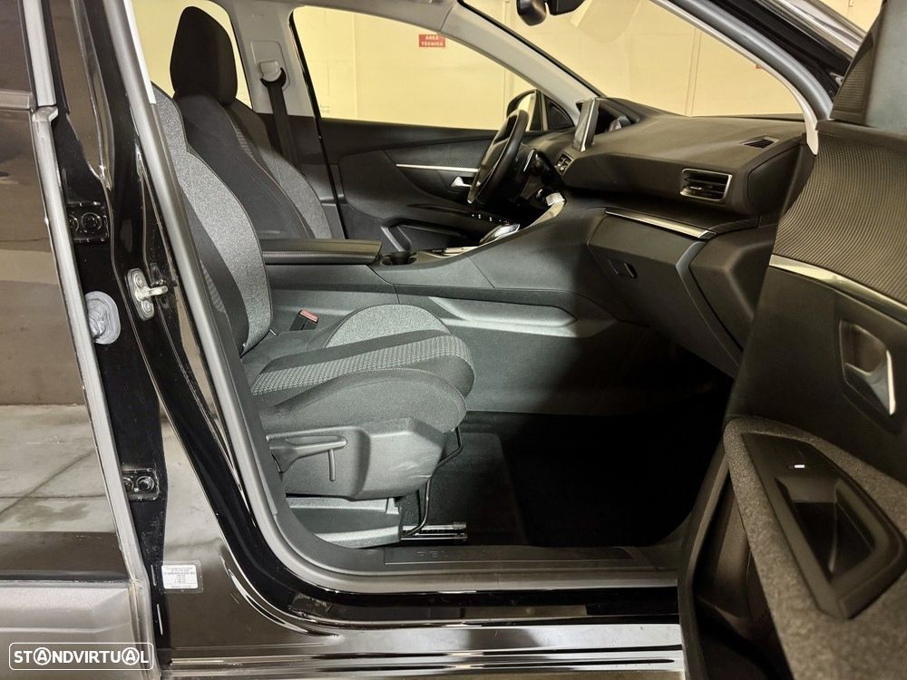 Peugeot 3008 1.2 PureTech Allure EAT8 — fotografia 31