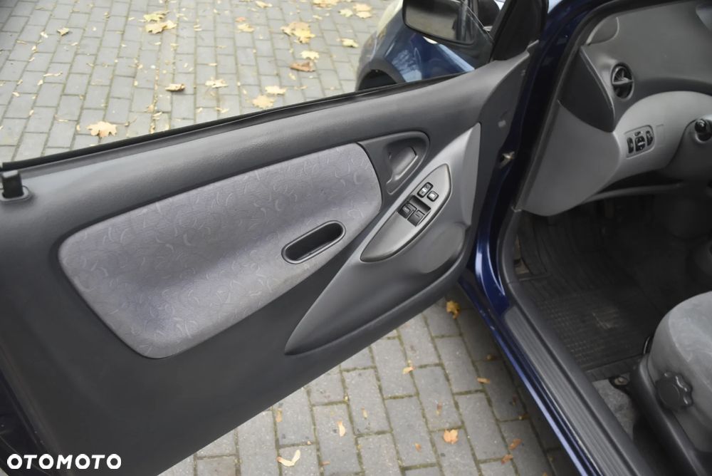 Toyota Yaris 1.0 Terra - 13