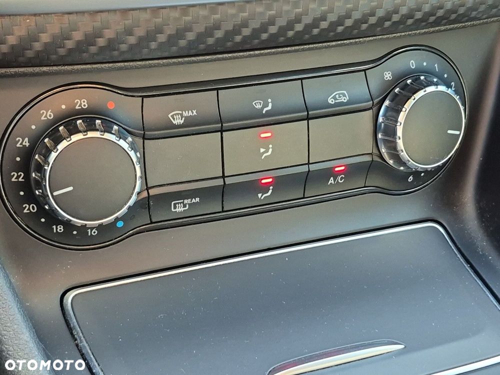 Mercedes-Benz GLA - 16
