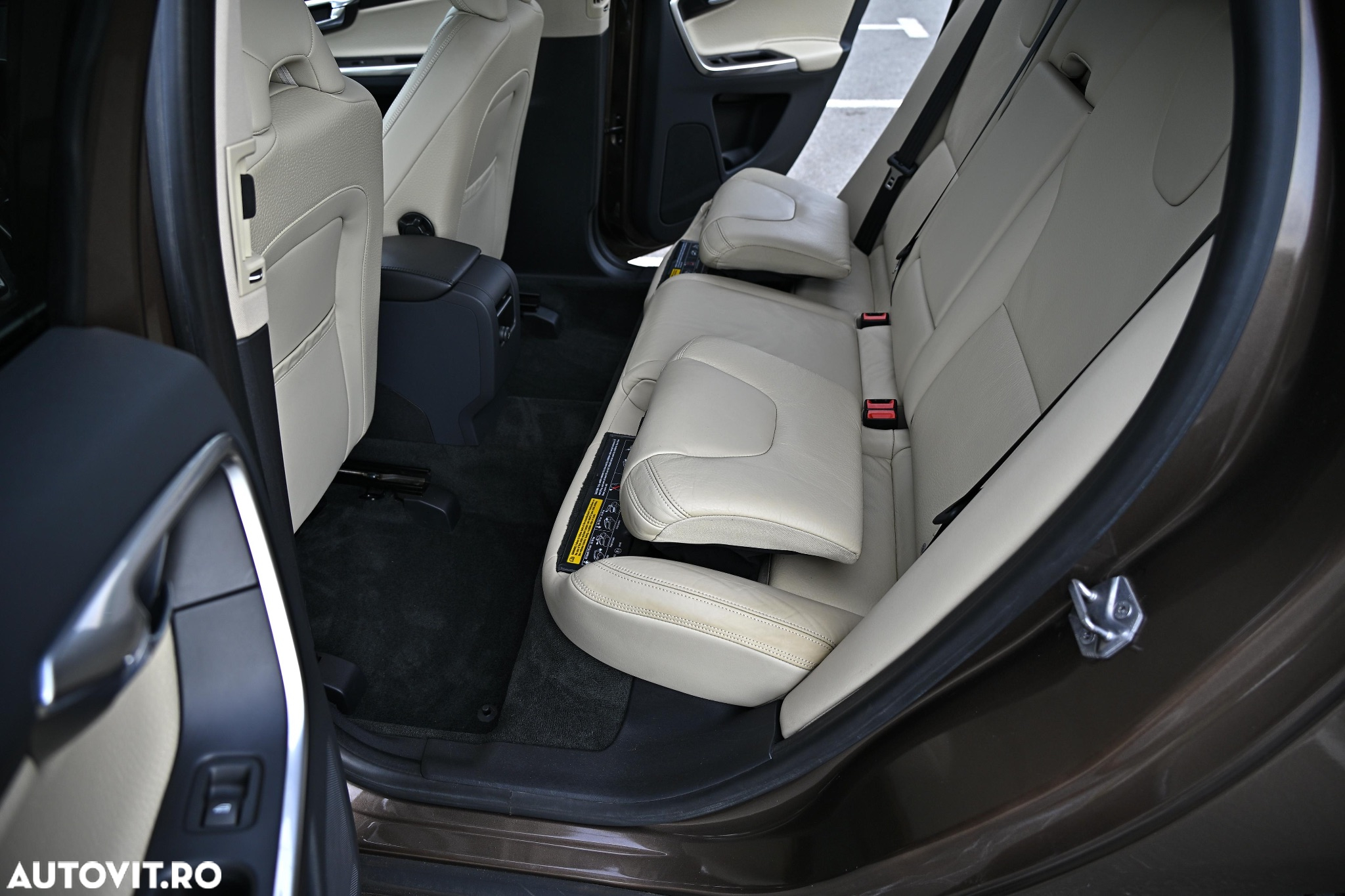 Volvo XC 60 D5 AWD Aut. Summum - 22