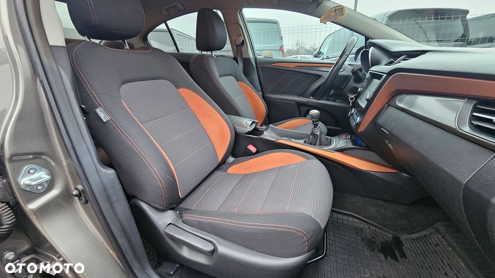 Toyota Avensis 1.8 Premium - 11