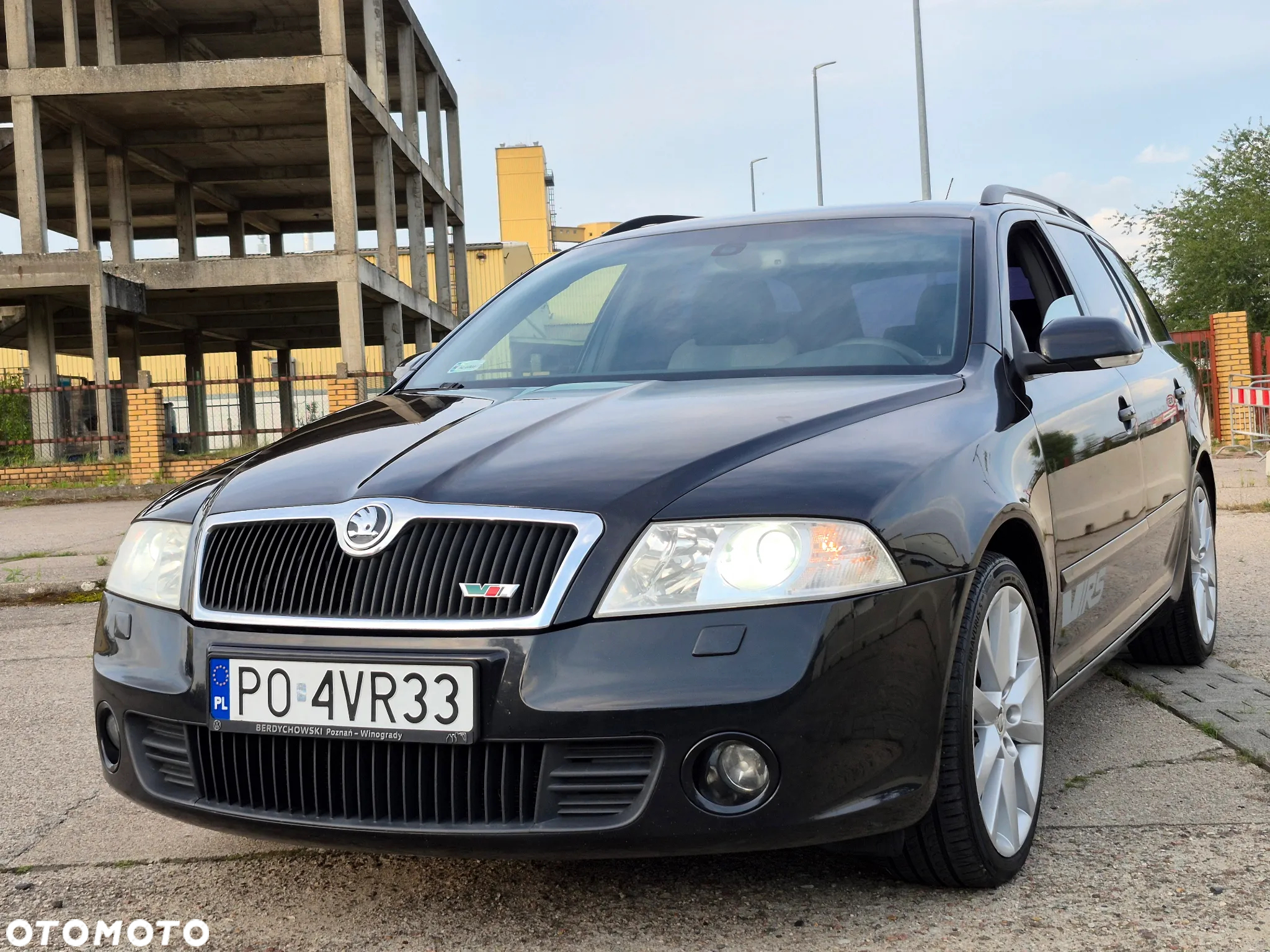 Skoda Octavia Combi 2.0 TDI DPF DSG RS - 2