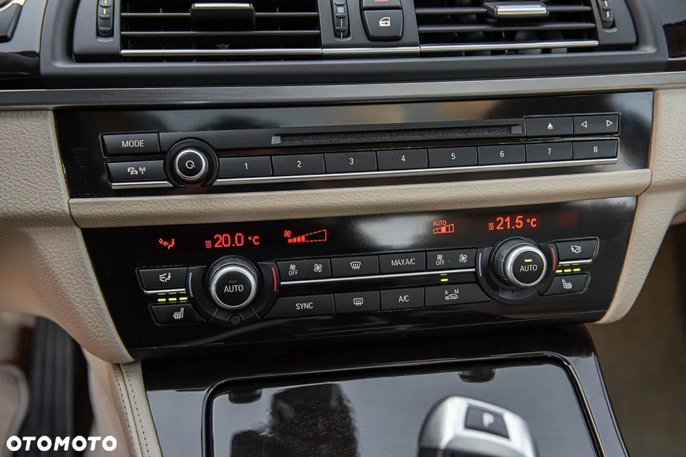 BMW Seria 5 525d Sport-Aut Luxury Line - 27