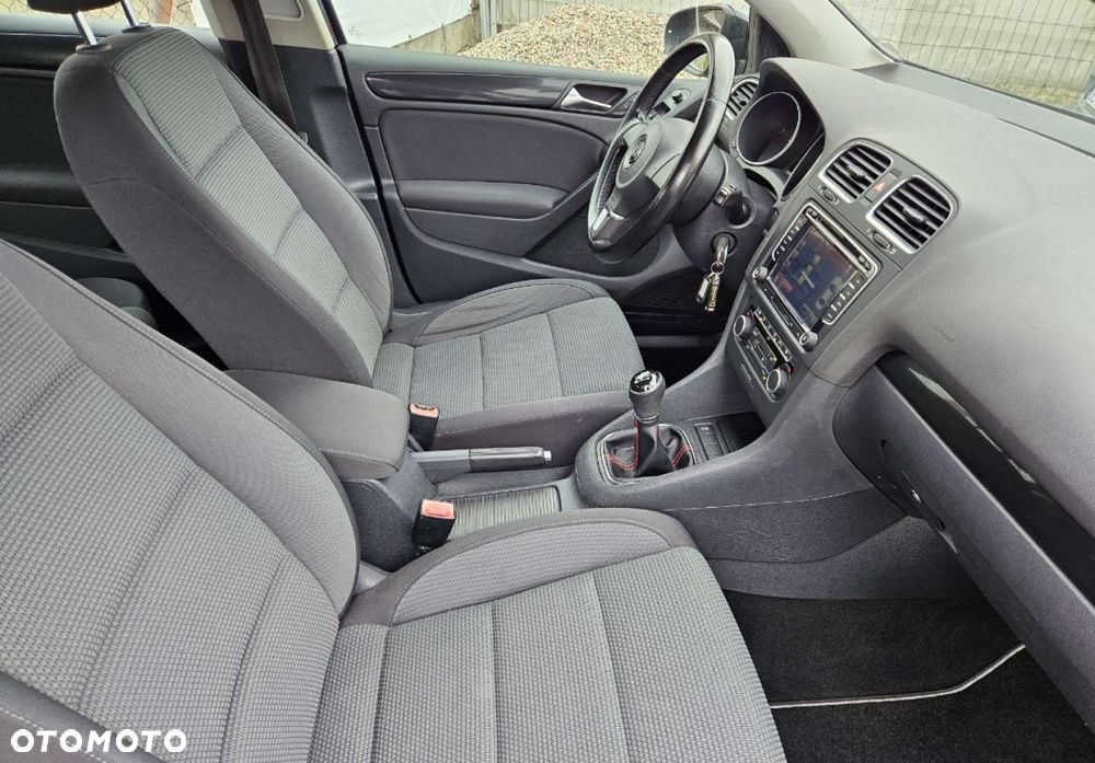 Volkswagen Golf - 22