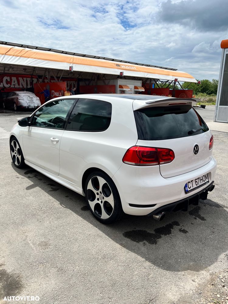 Volkswagen Golf - 10