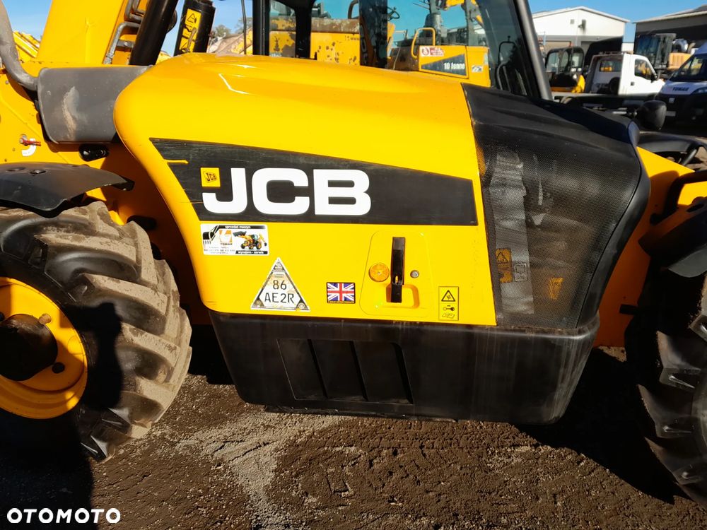 JCB 527-58 AGRI 2011R - 11