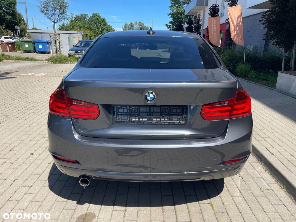 BMW Seria 3 320i - 4
