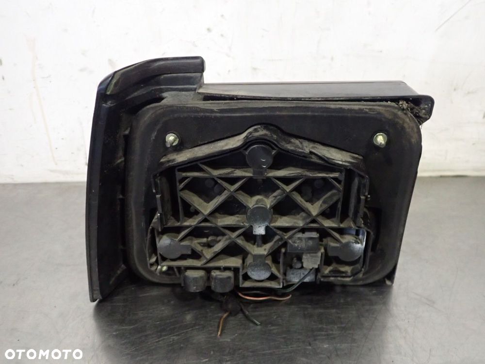 LAMPA PRAWA TYLNA VOLKSWAGEN JETTA II LIFT - 6