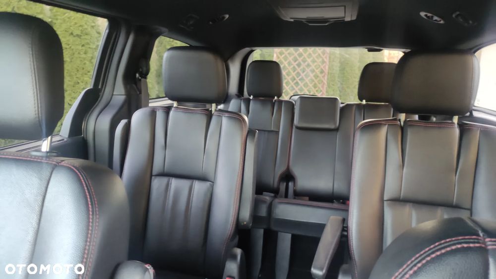 Dodge Grand Caravan - 21