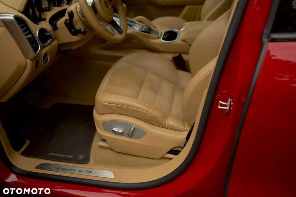 Porsche Cayenne GTS - 19