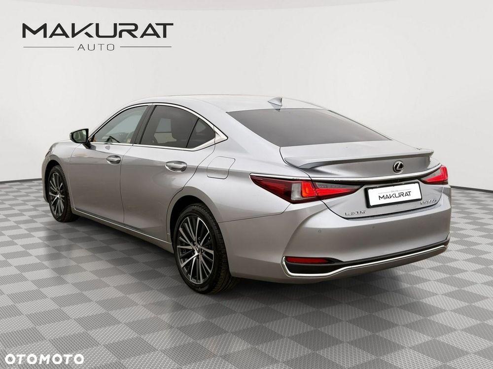 Lexus ES - 3